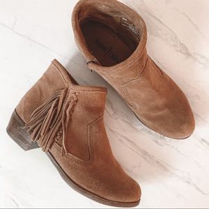 MinneTonka Brown Suede Fringe Ankle Booties